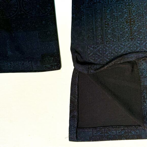 Chico's Design Travelers Snap Front Shirt Women's Size 2/L Black Navy Blue Print - Picture 6 of 8